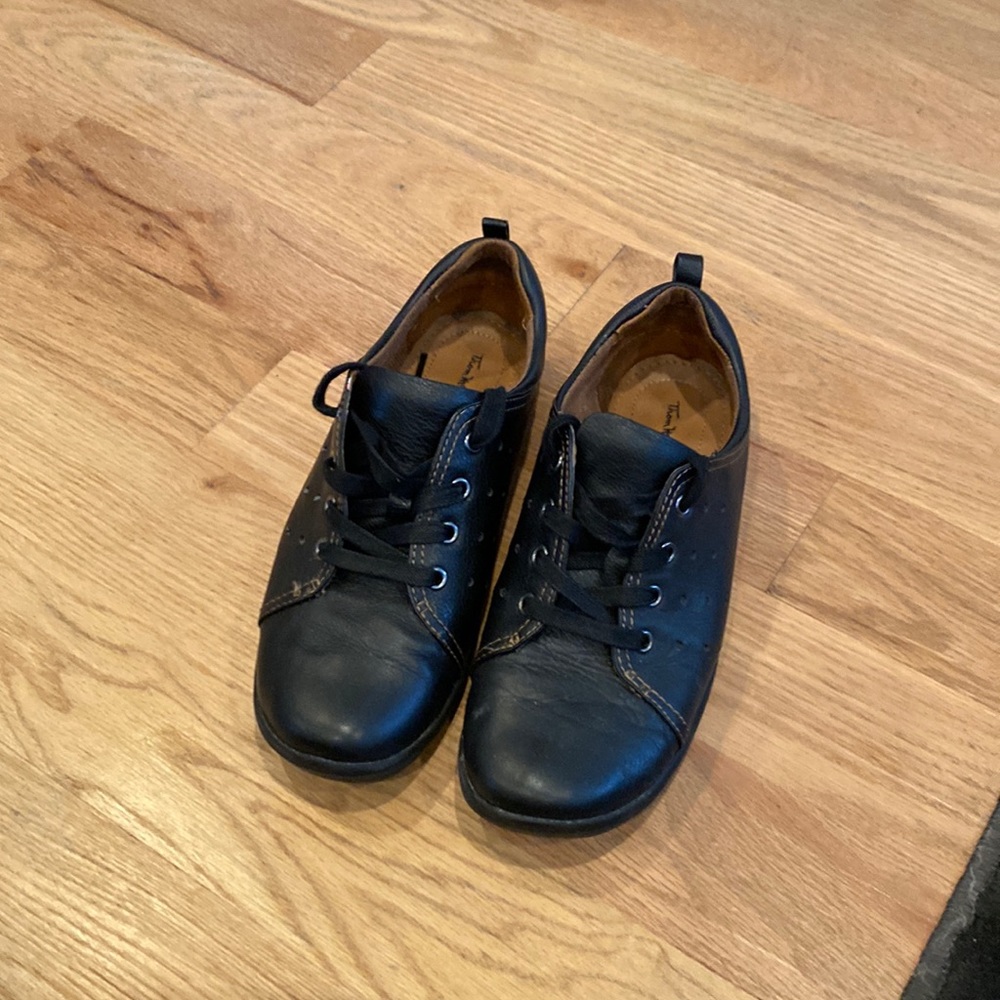 Black shoes size 9